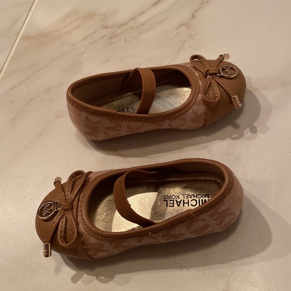 Michael Kors toddler shoes - Picture 3 of 12